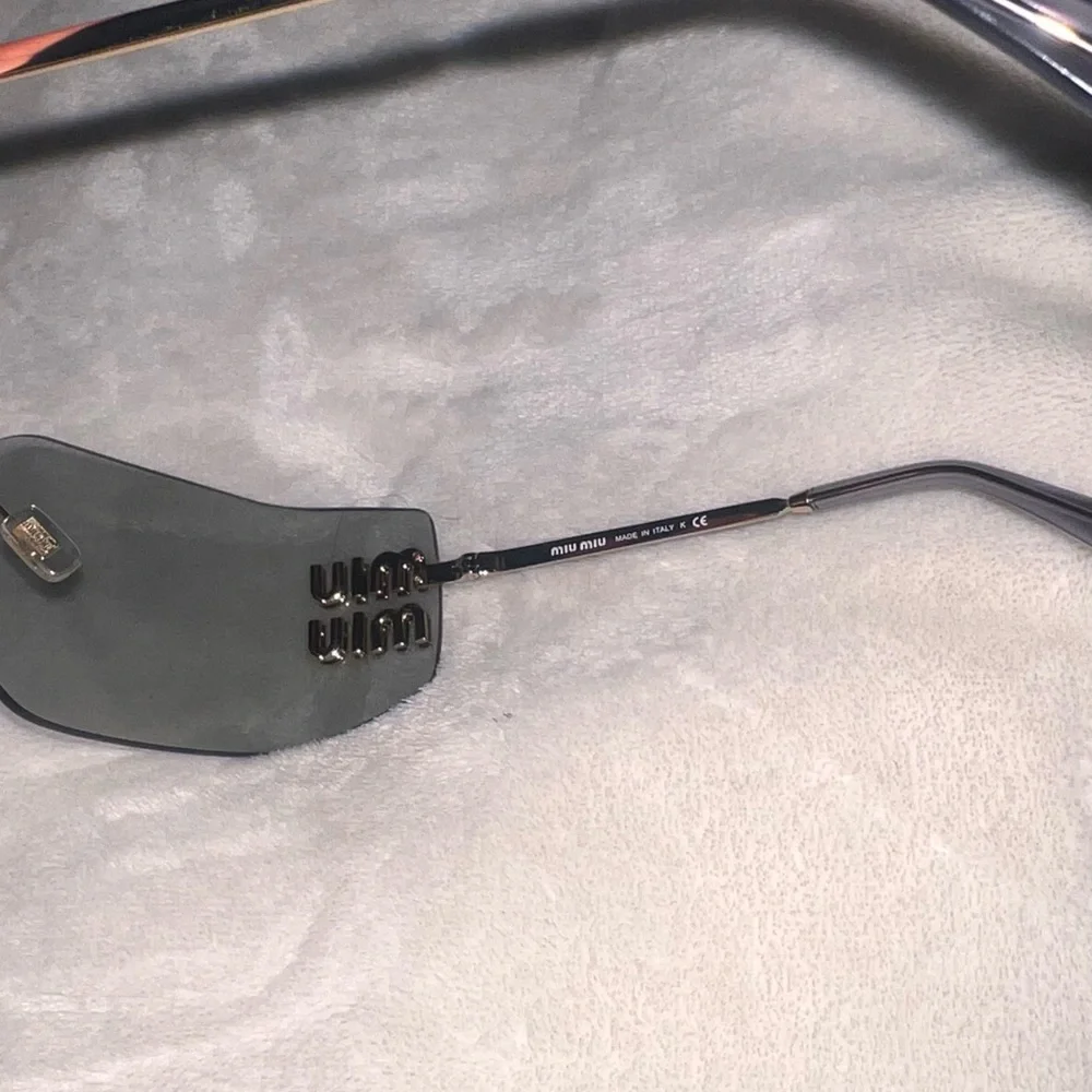 Miu Miu sunglasses women’s - Picture 6 of 9